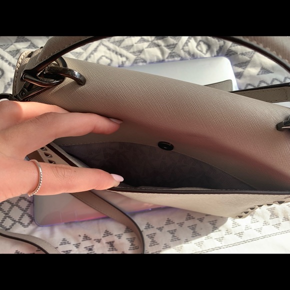 Authentic Michael Kors Purse - Picture 4 of 8